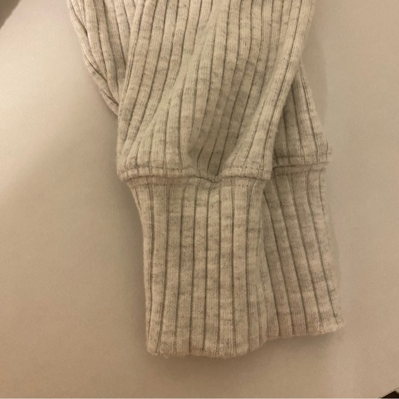 NWT Velvet by Graham and Spencer Medium Gray Cowl Neck Ribbed Sweater - Picture 14 of 14